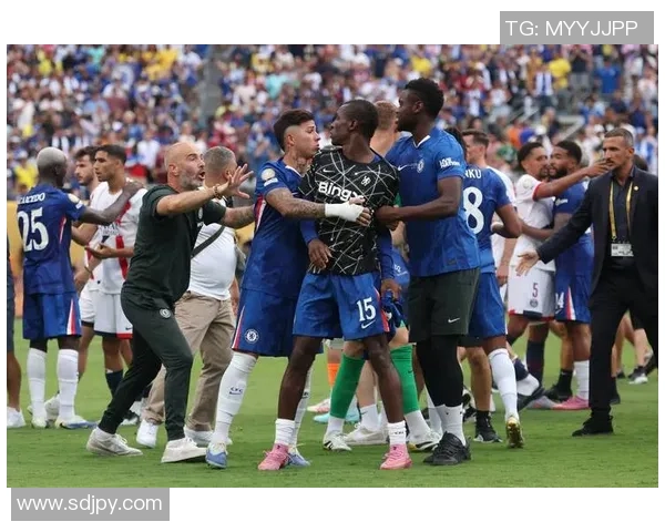 切尔西与主教练发生激烈冲突 双方关系陷入严重危机球队氛围紧张